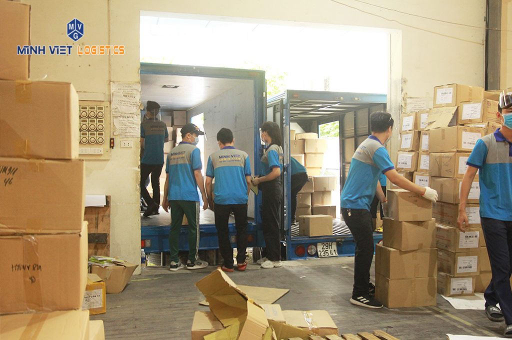 Giá cho thuê kho chung theo ngày hiện nay bao nhiêu?